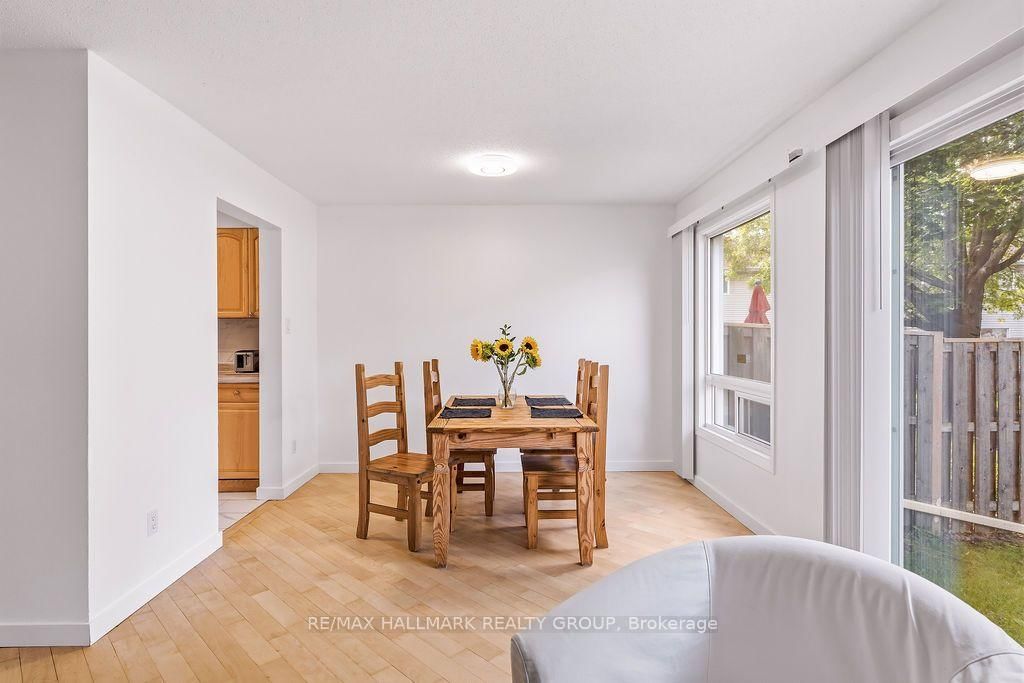 74 Welsh Private • #64 • Ottawa, ON photo 11
