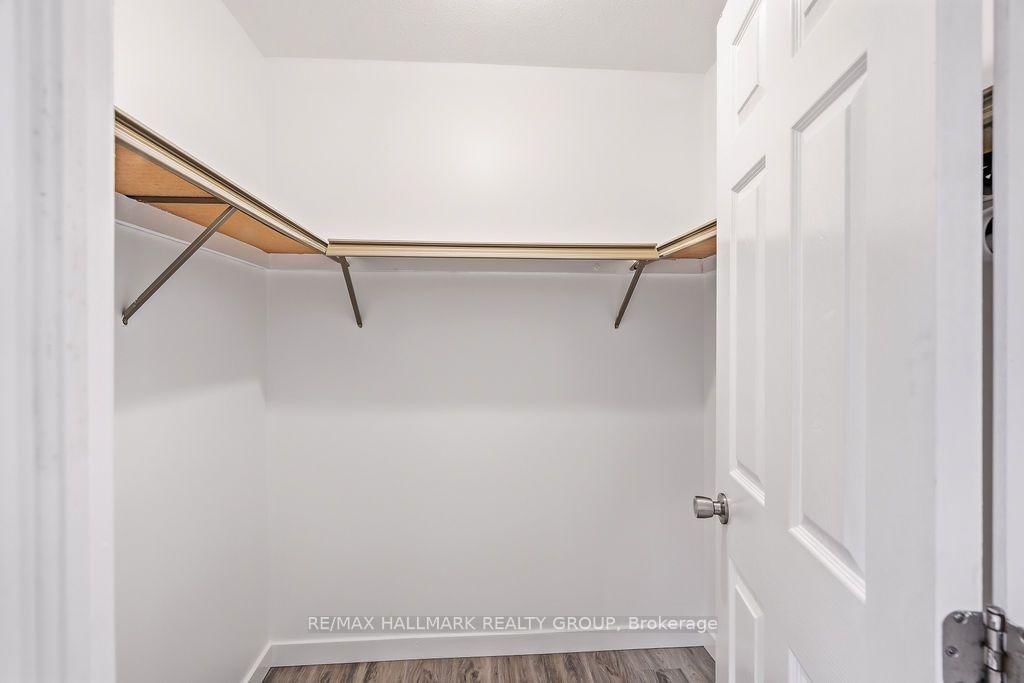 74 Welsh Private • #64 • Ottawa, ON photo 21