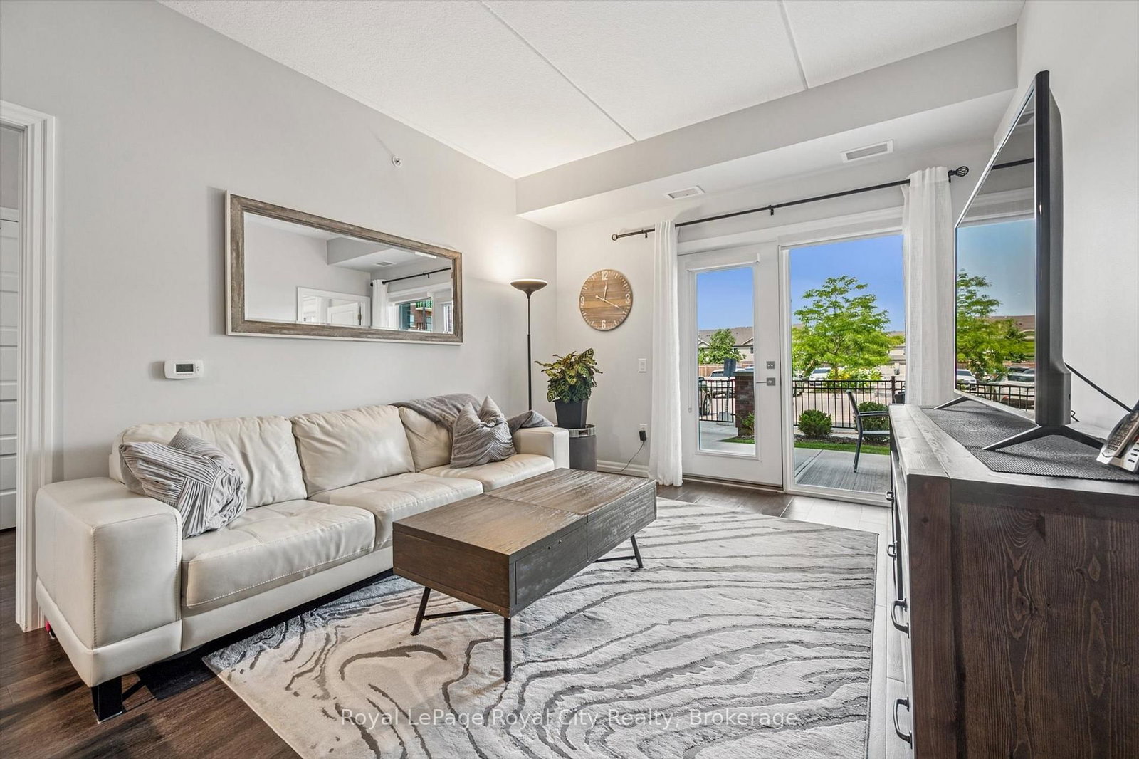 35 Kingsbury Square • #121 • Guelph, ON photo 1