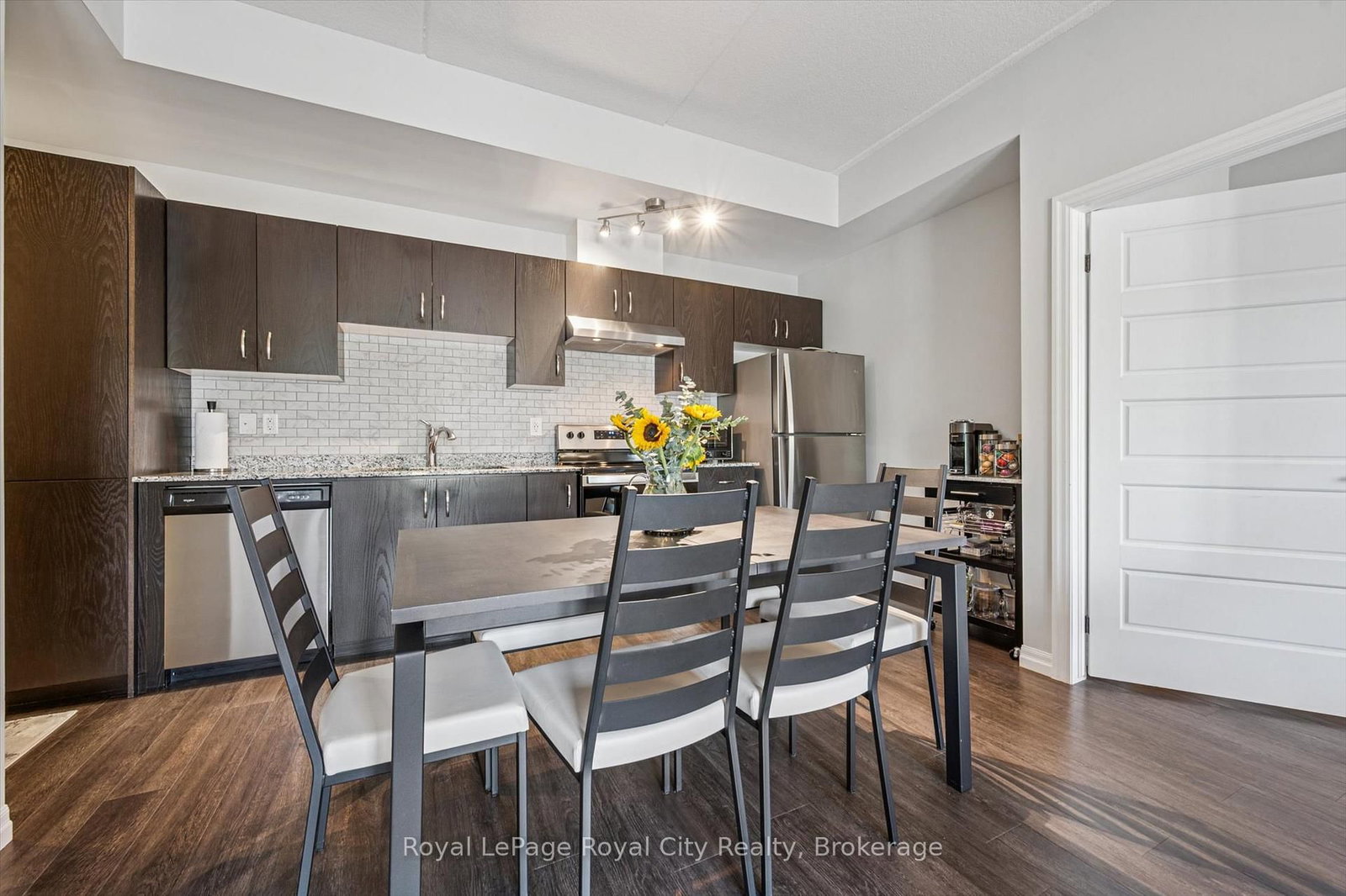 35 Kingsbury Square • #121 • Guelph, ON photo 14