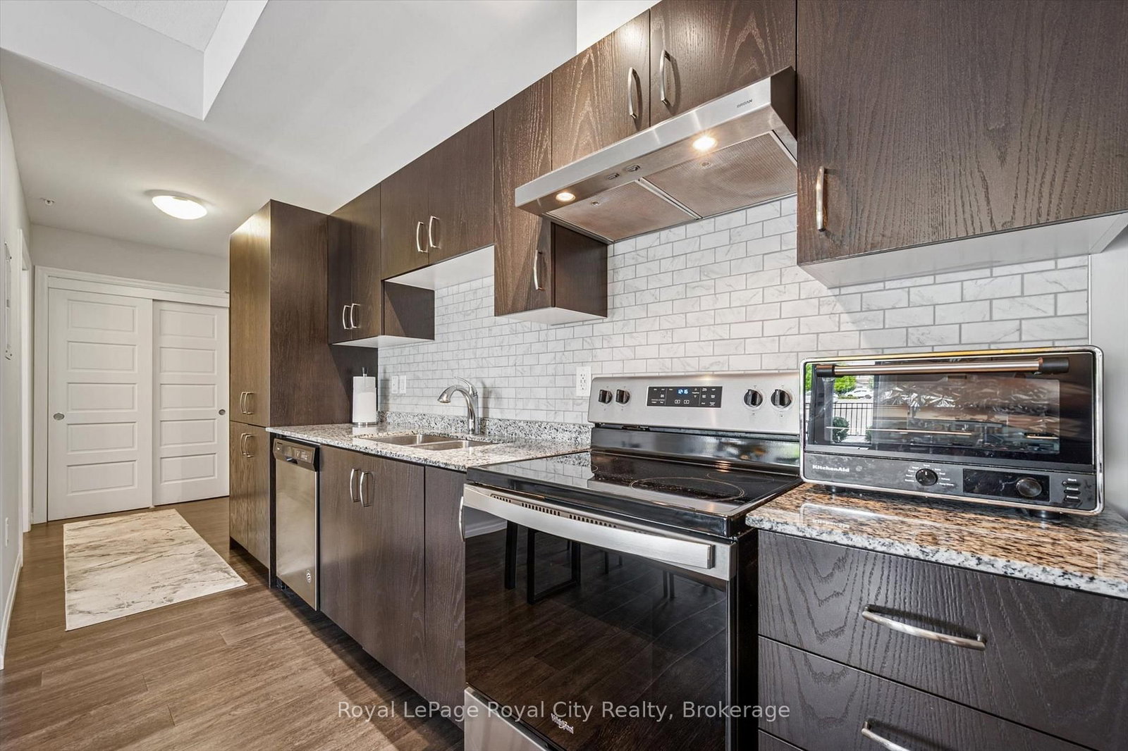 35 Kingsbury Square • #121 • Guelph, ON photo 17