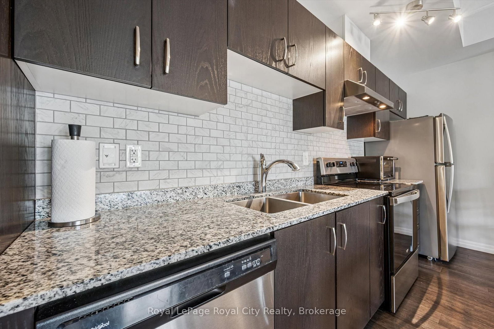 35 Kingsbury Square • #121 • Guelph, ON photo 18
