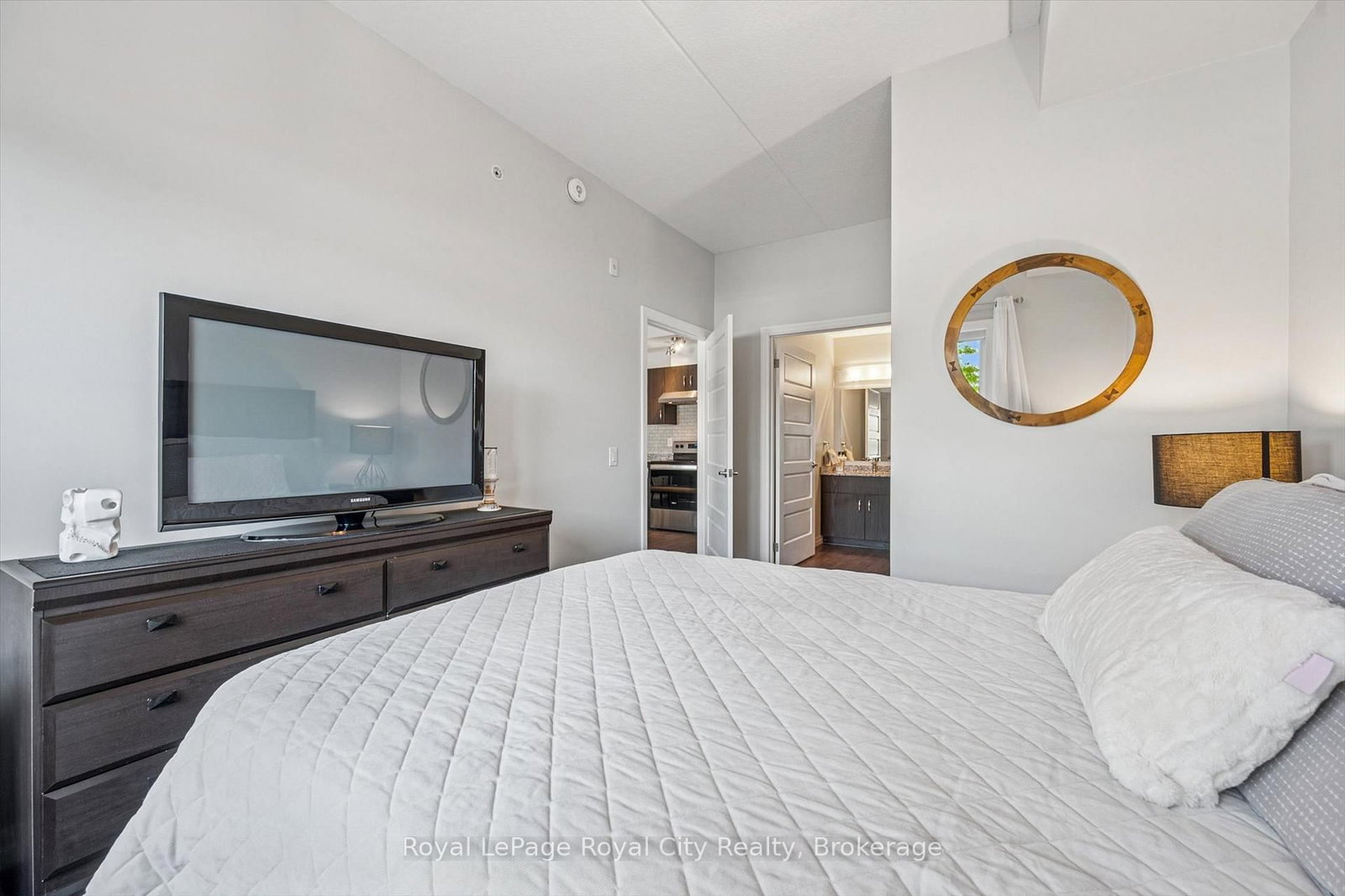 35 Kingsbury Square • #121 • Guelph, ON photo 21