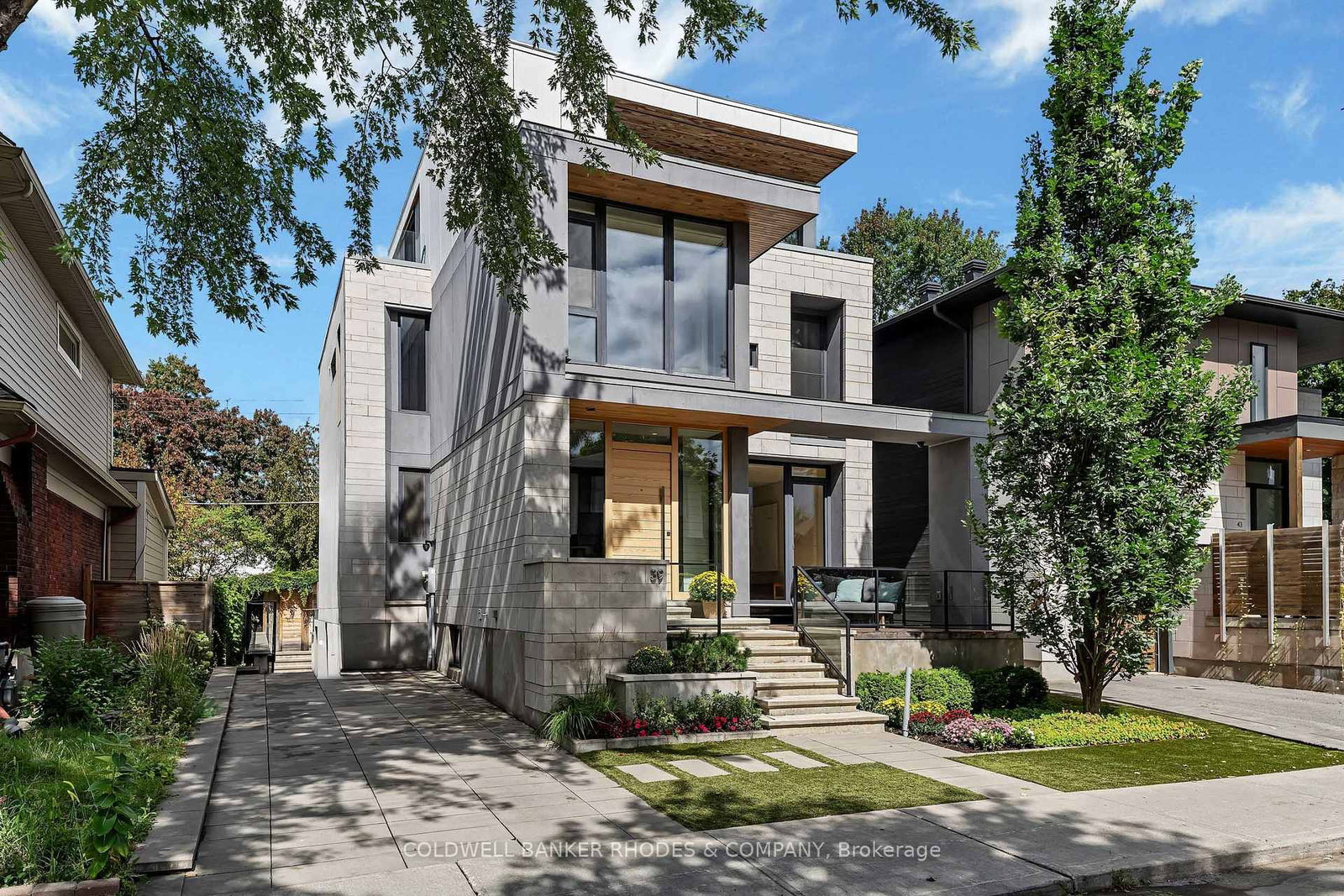 Detached House sold at 39 Merritt Avenue, Ottawa, Ontario, K1S 0J5 - Ottawa East - MLS: X13764724