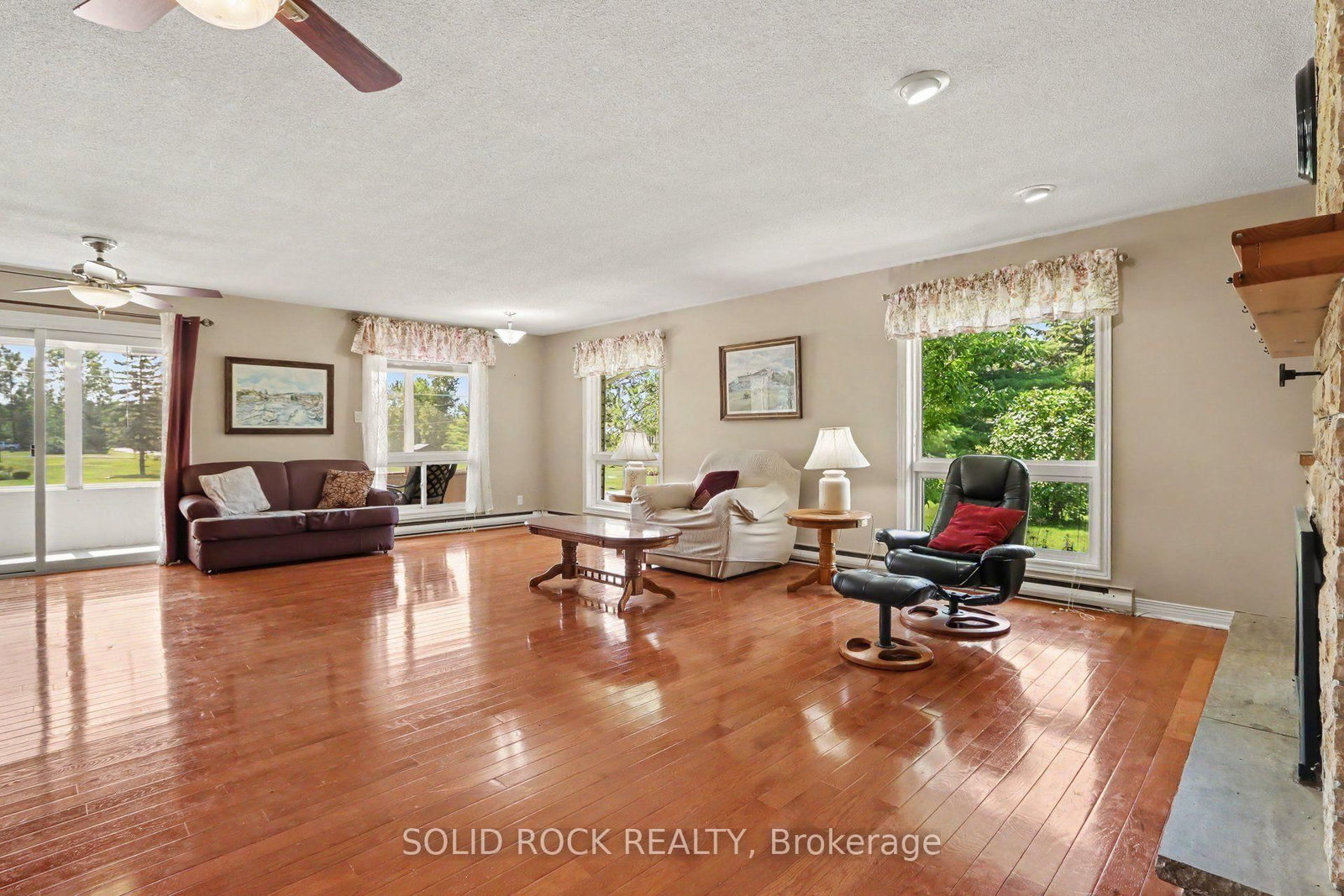 220 Highfield Crescent • Carleton Place, ON photo 3