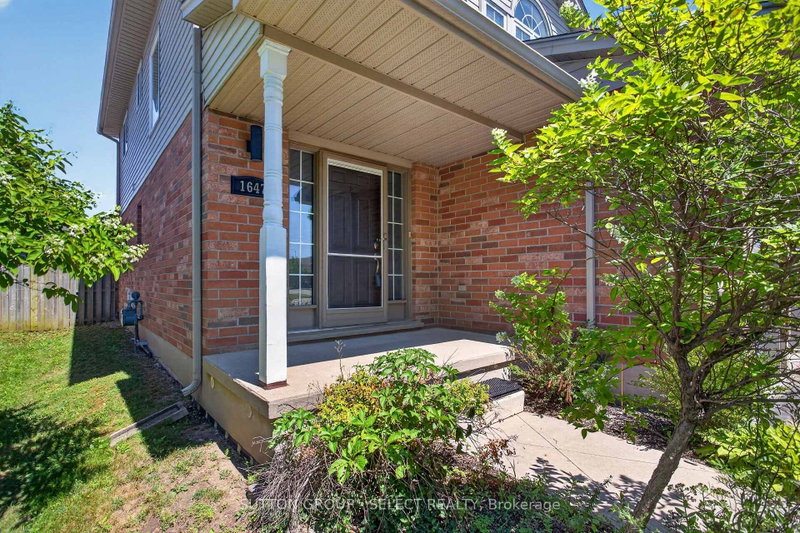 1647 Bayswater Crescent
