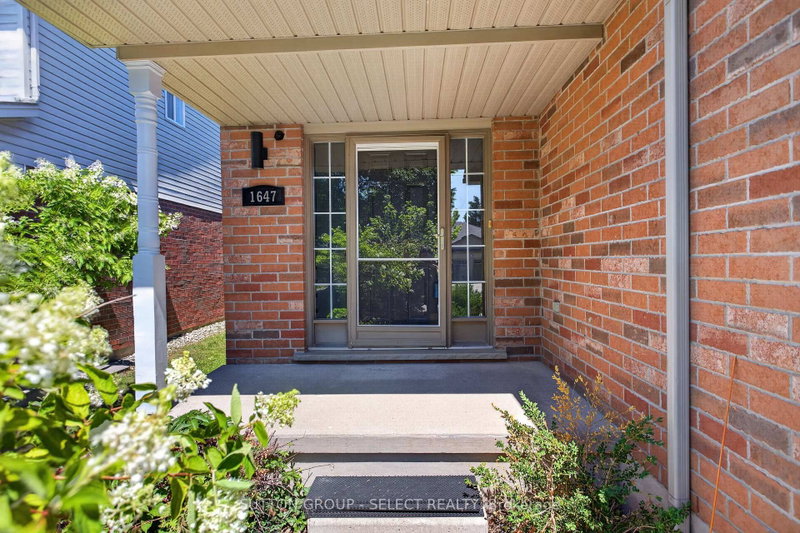 1647 Bayswater Crescent