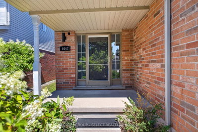 1647 Bayswater Crescent • London North, ON photo 3