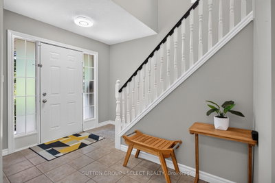 1647 Bayswater Crescent • London North, ON photo 5