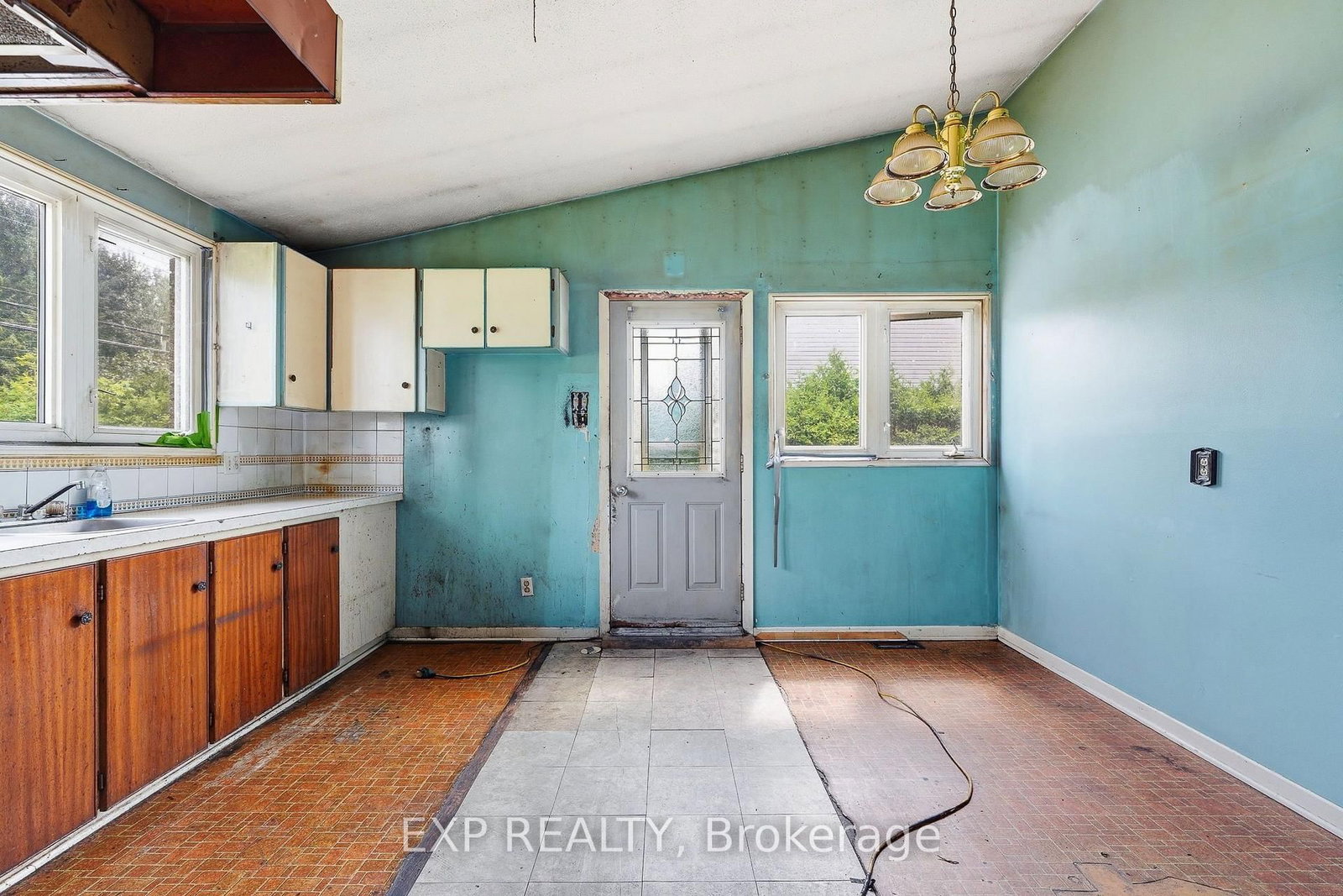 2498 Mer Bleue Road • Ottawa, ON photo 8
