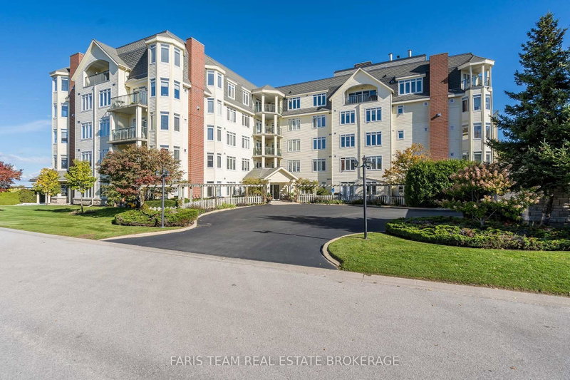 301 - 10 Bay Street E