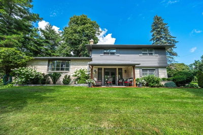 330 Elmwood Drive • Gananoque, ON photo 2