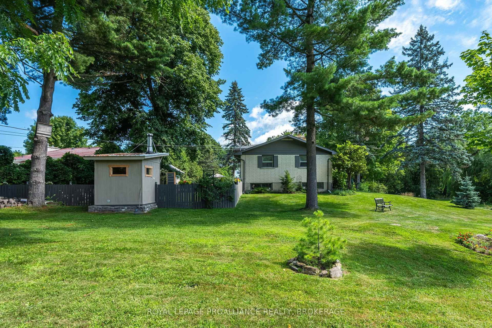 330 Elmwood Drive • Gananoque, ON photo 39