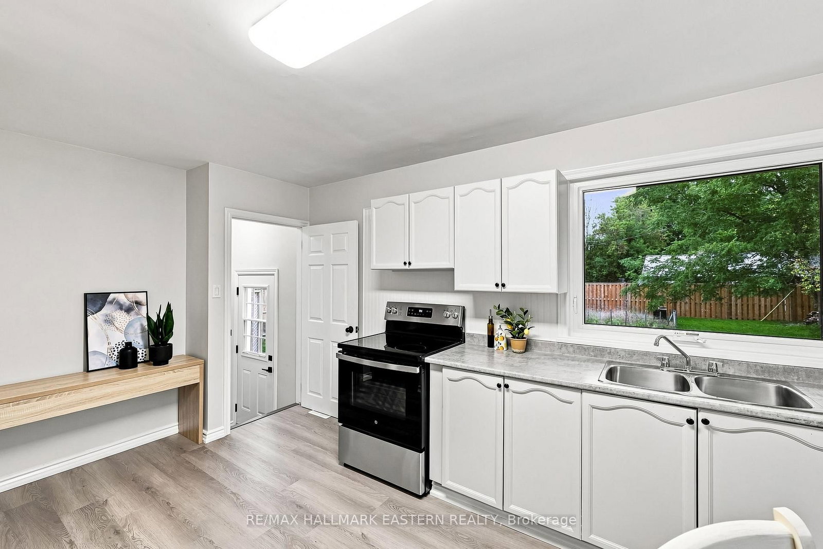 22 Kingdon Avenue • Selwyn, ON photo 11