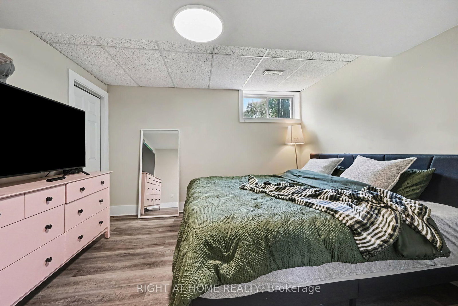 1588 Scottanne Street • Ottawa, ON photo 23