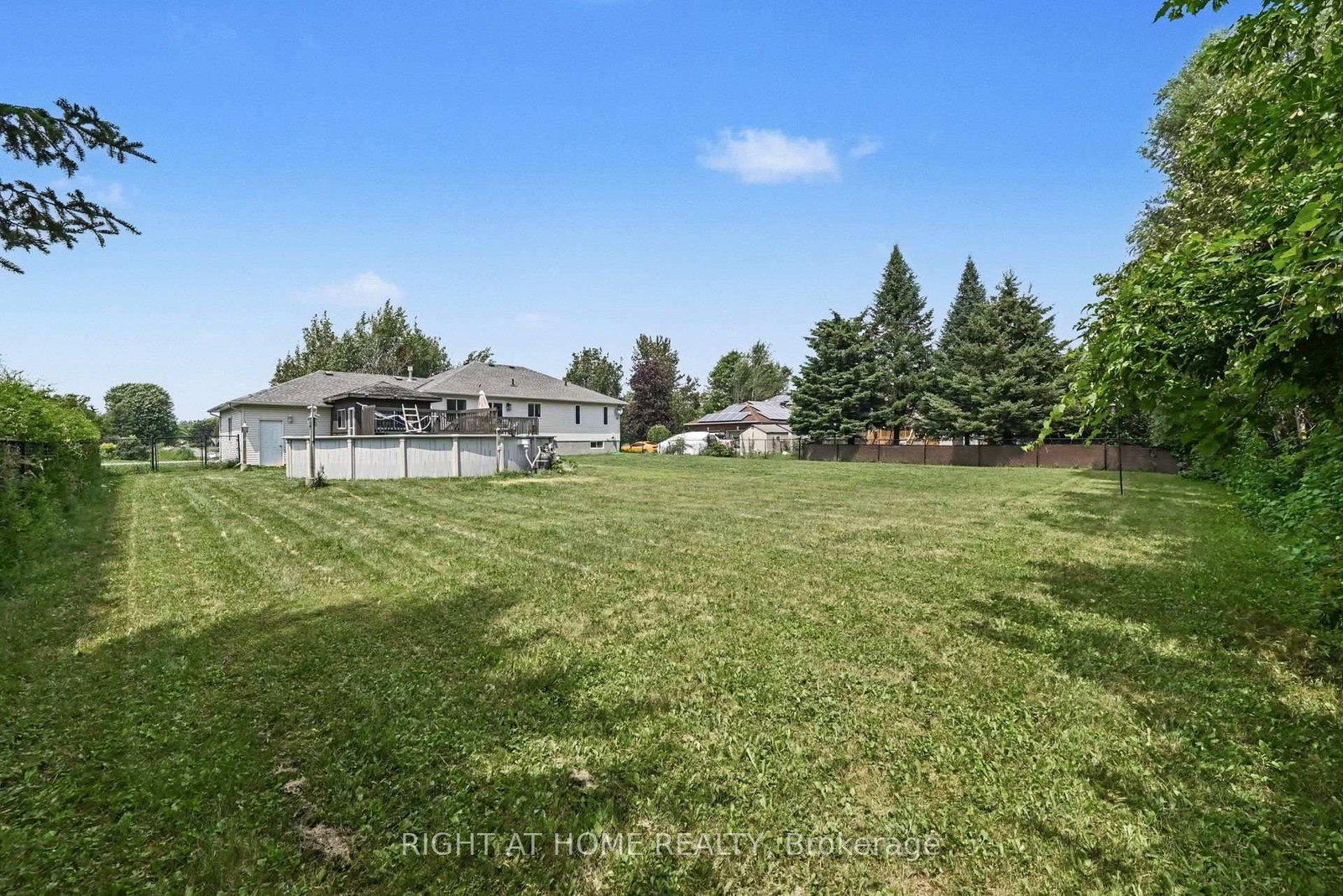 1588 Scottanne Street • Ottawa, ON photo 29