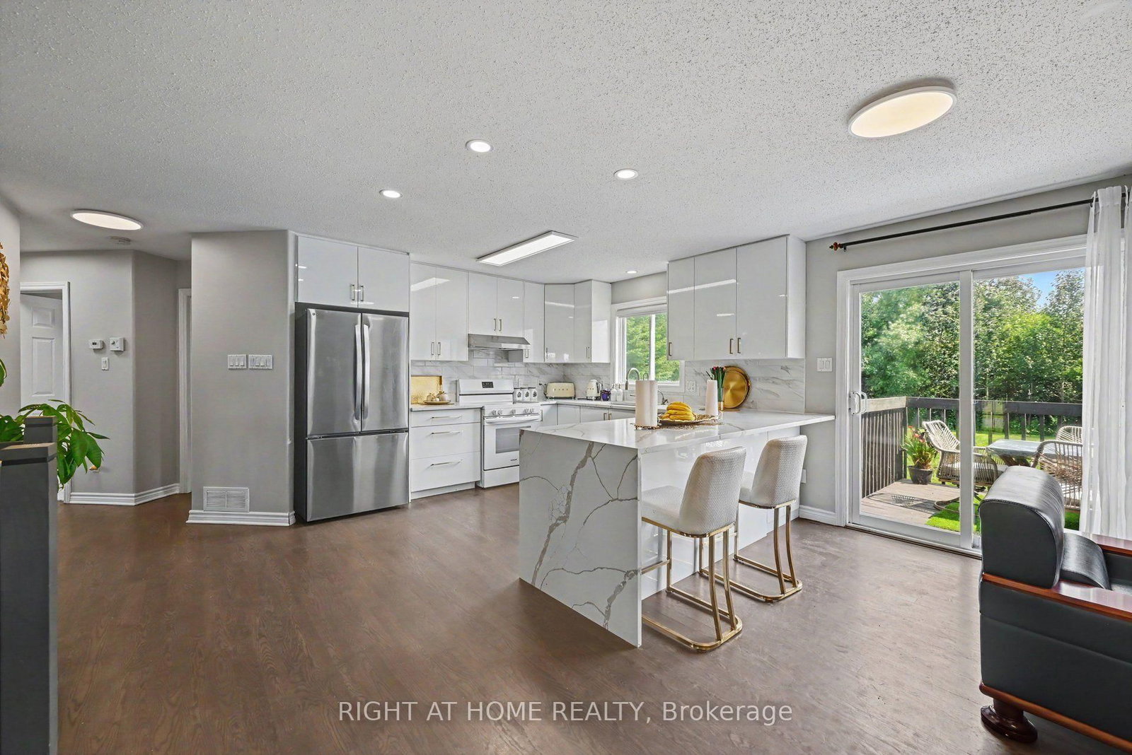 1588 Scottanne Street • Ottawa, ON photo 4