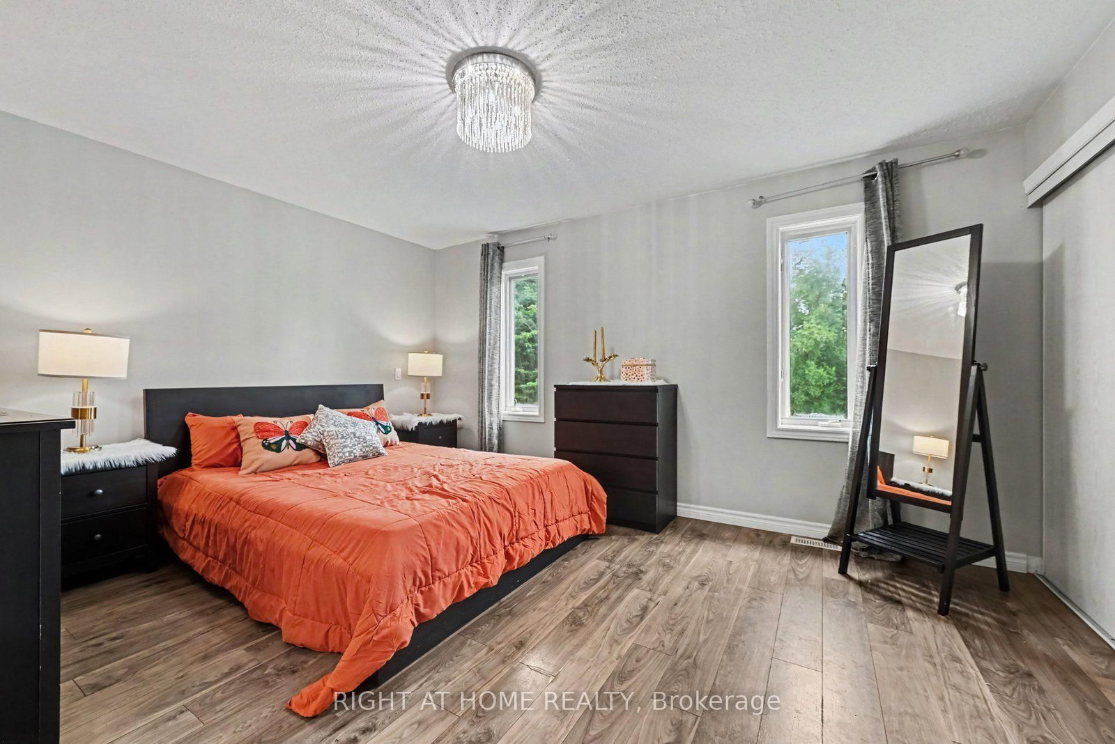 1588 Scottanne Street • Ottawa, ON photo 8