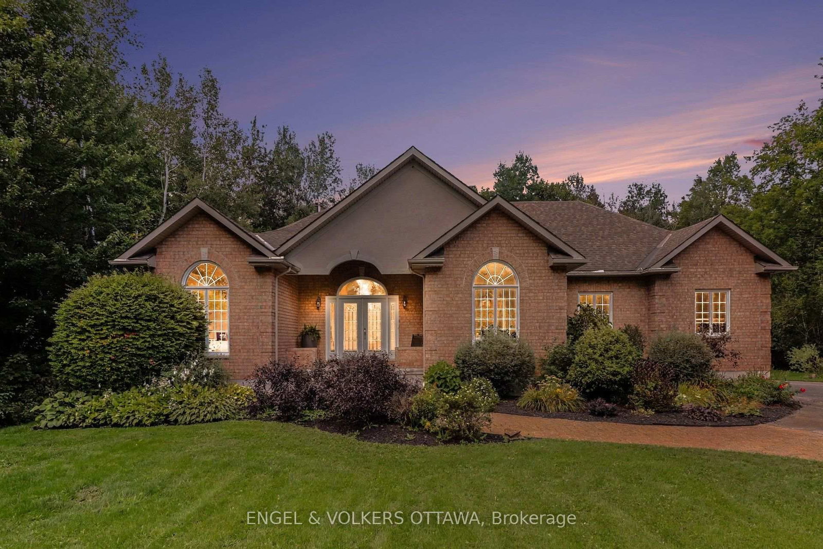 6235 Deermeadow Drive • Ottawa, ON photo 1