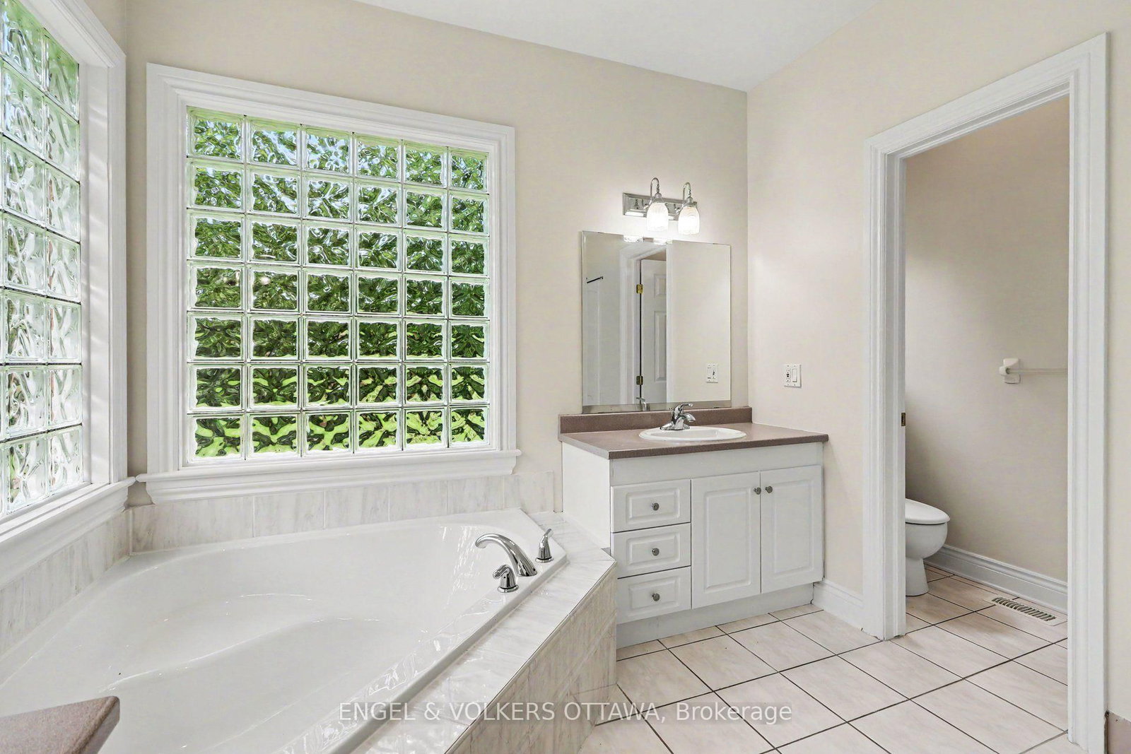 6235 Deermeadow Drive • Ottawa, ON photo 21