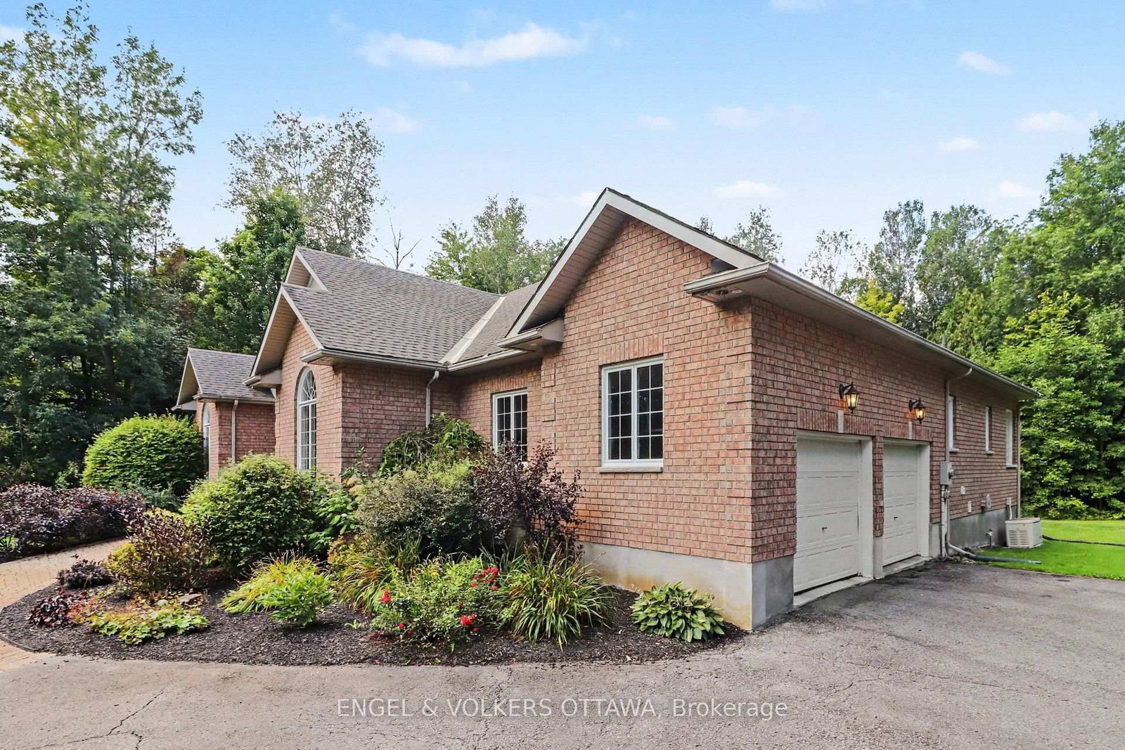 6235 Deermeadow Drive • Ottawa, ON photo 3