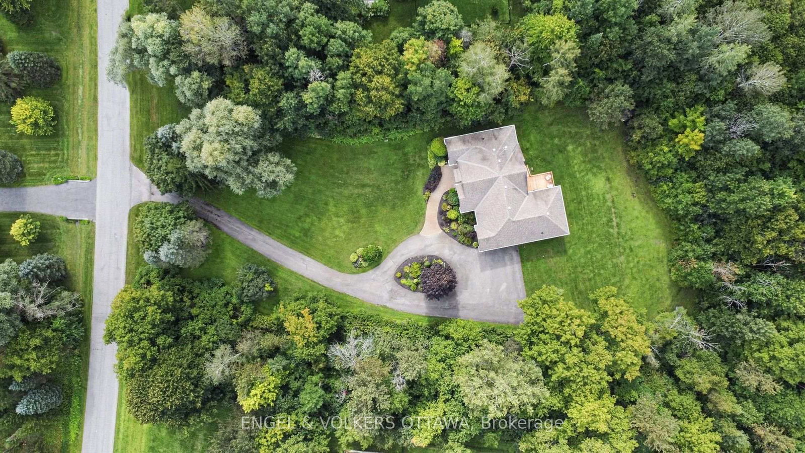 6235 Deermeadow Drive • Ottawa, ON photo 35