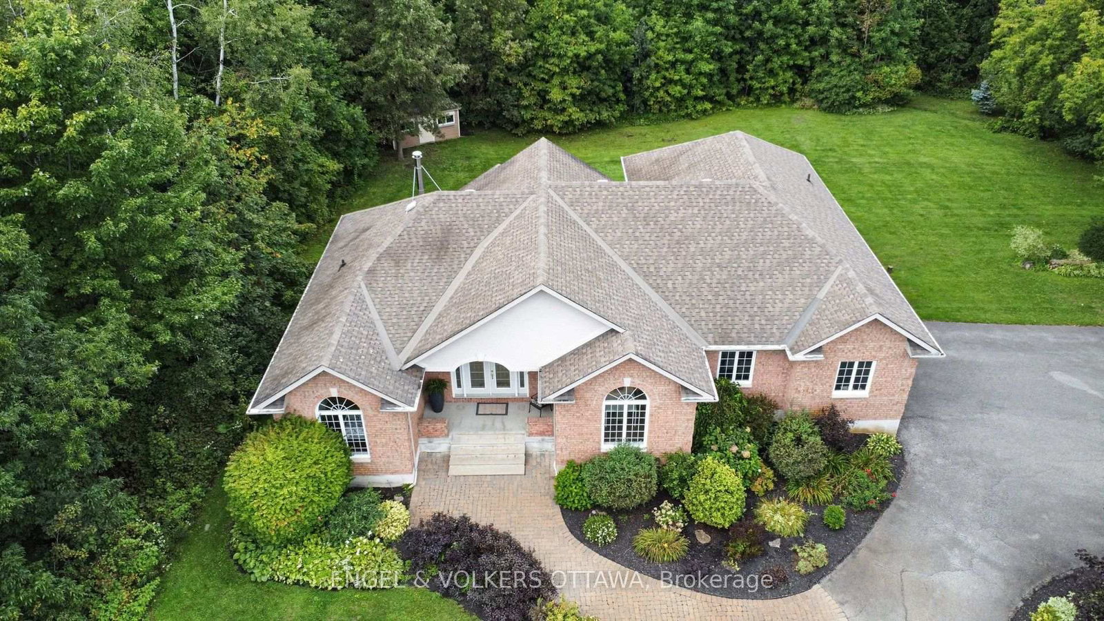6235 Deermeadow Drive • Ottawa, ON photo 36