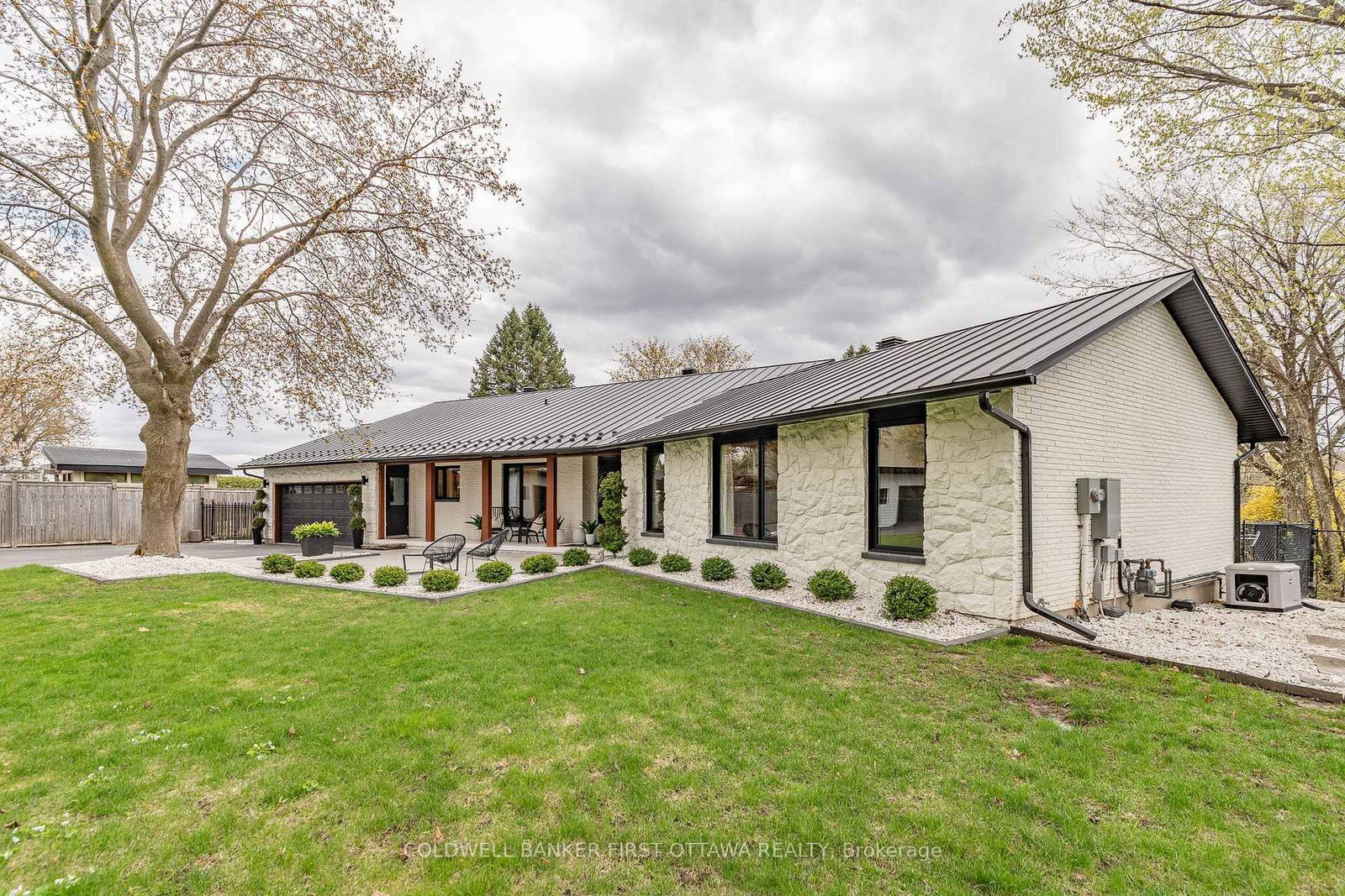 1060 River Road E • Ottawa, ON photo 5