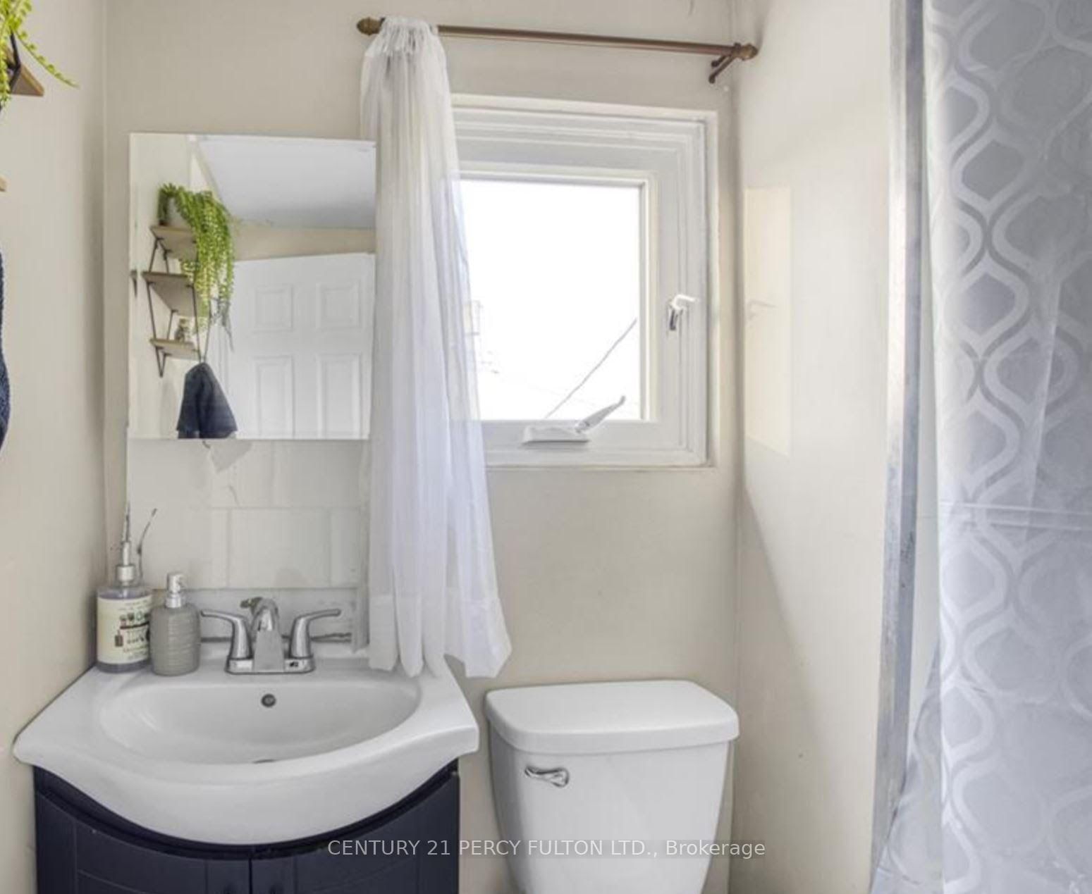 130 Stirton Street • Hamilton, ON photo 13