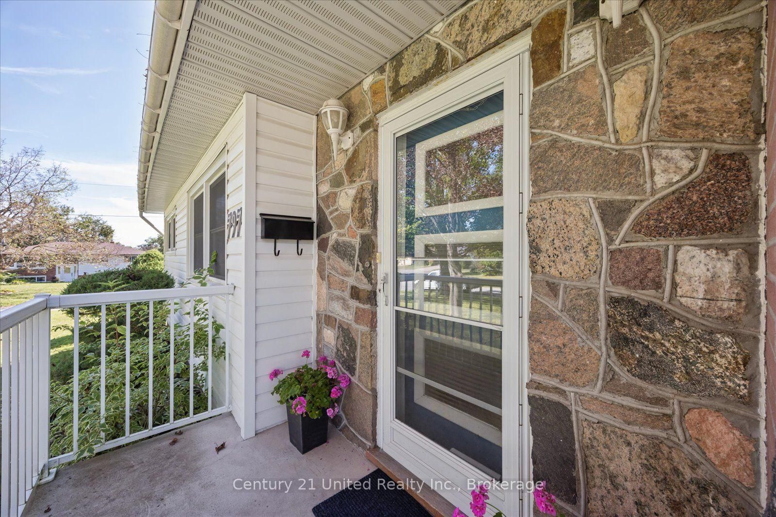 797 Valleyview Drive • Peterborough, ON photo 6
