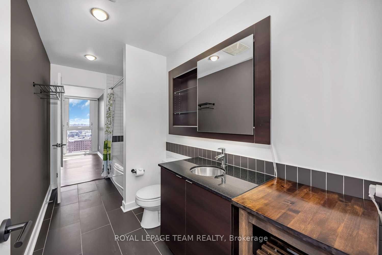 324 Laurier Avenue W • #2010 • Ottawa, ON photo 12