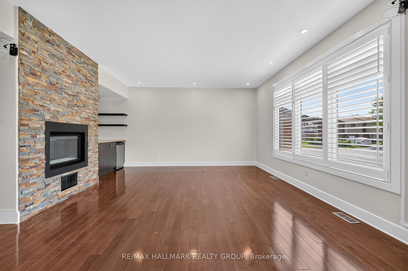 1559 Queensdale Avenue • Ottawa, ON photo 11