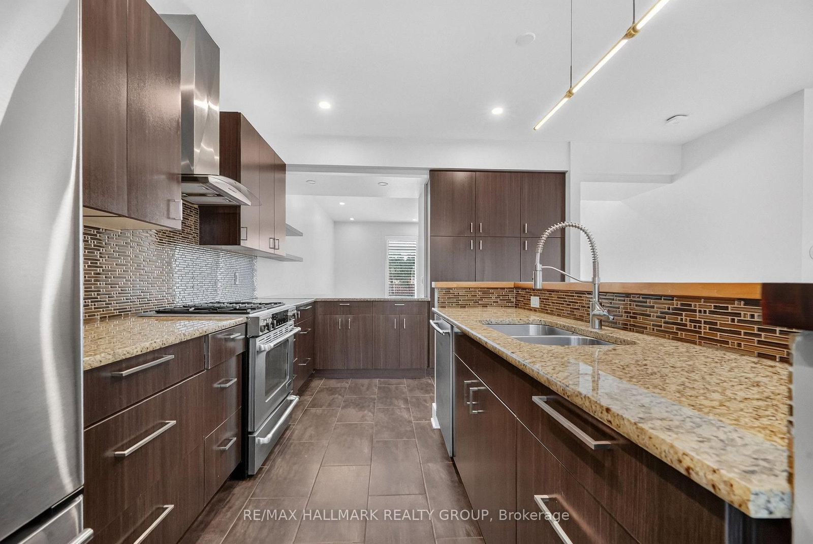 1559 Queensdale Avenue • Ottawa, ON photo 17