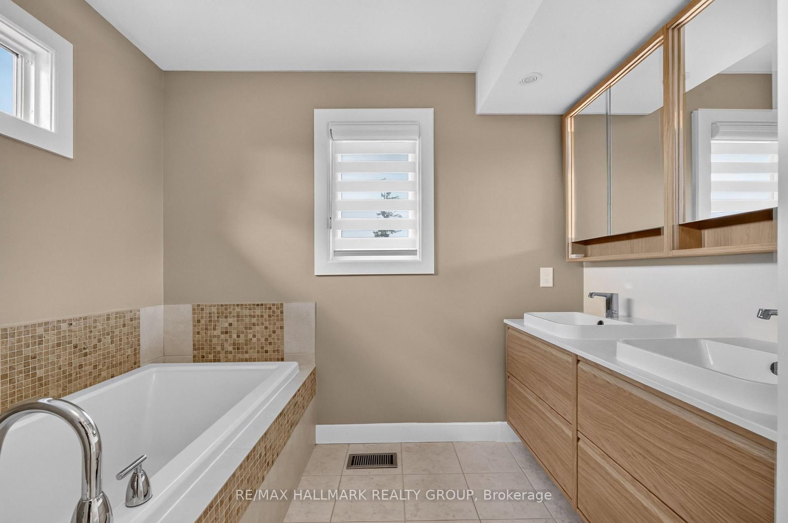 1559 Queensdale Avenue • Ottawa, ON photo 30