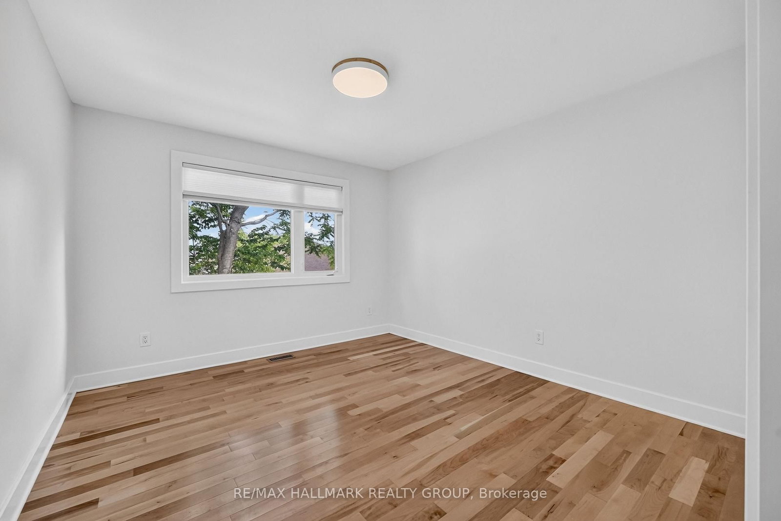 1559 Queensdale Avenue • Ottawa, ON photo 34