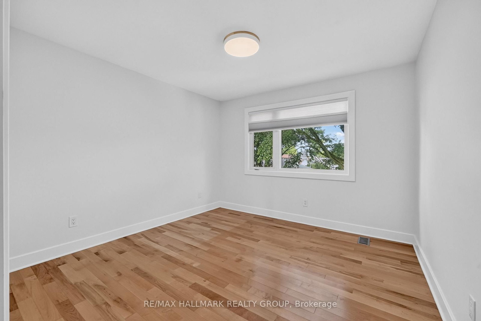 1559 Queensdale Avenue • Ottawa, ON photo 36