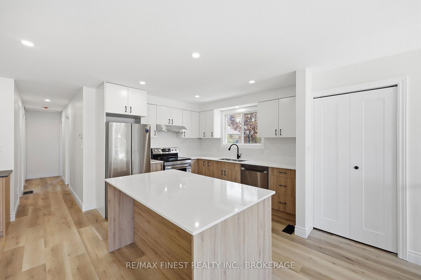 882 BEACONHILL Court • Kingston, ON photo 10