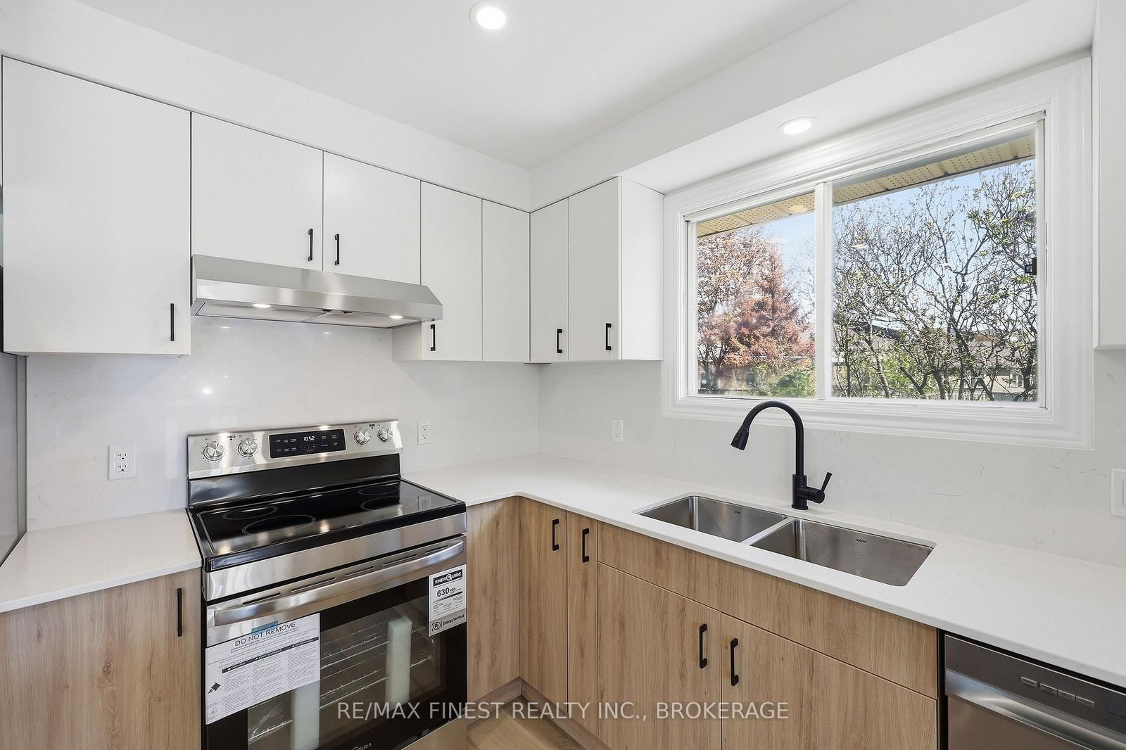 882 BEACONHILL Court • Kingston, ON photo 12