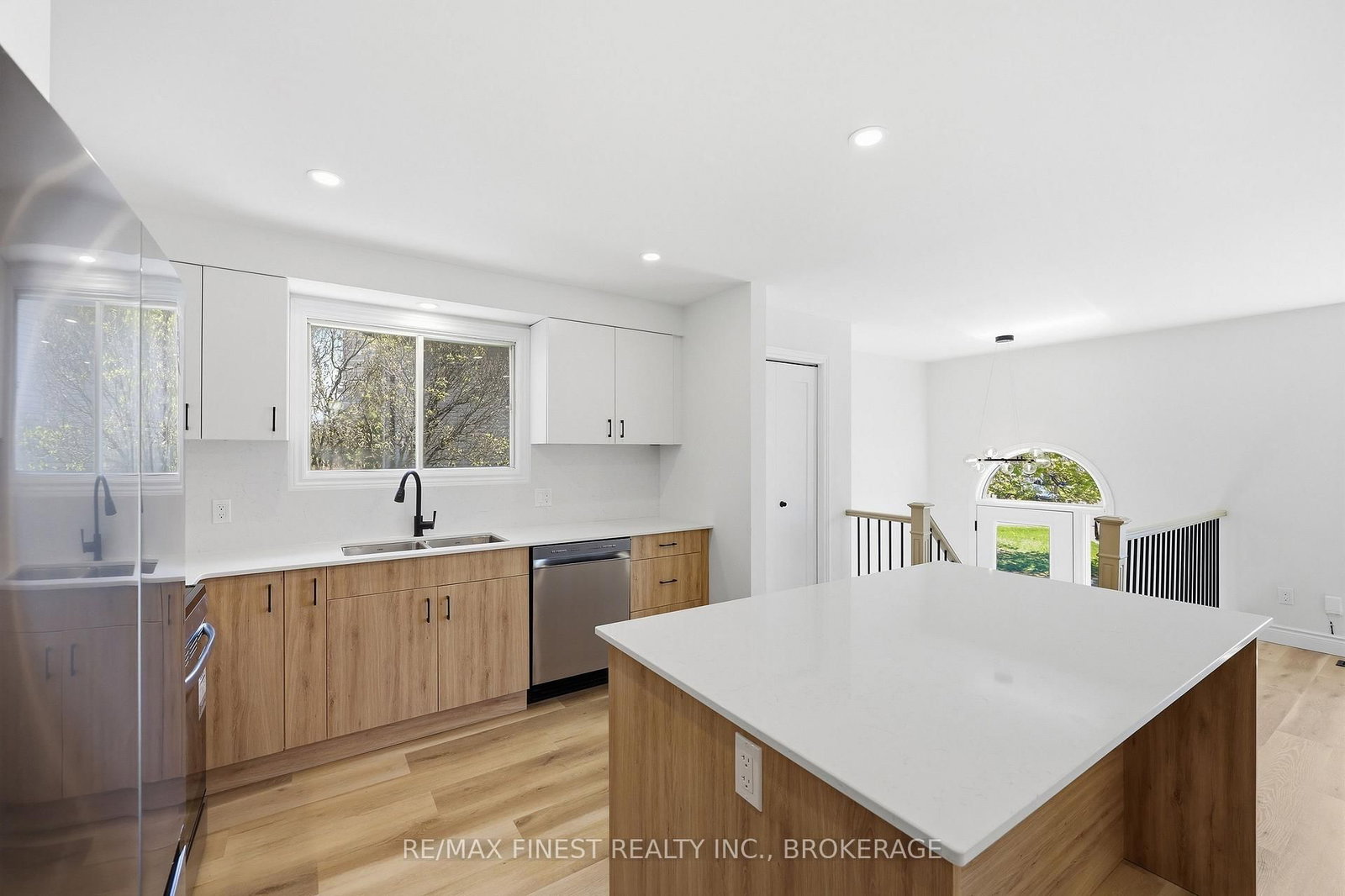 882 BEACONHILL Court • Kingston, ON photo 15