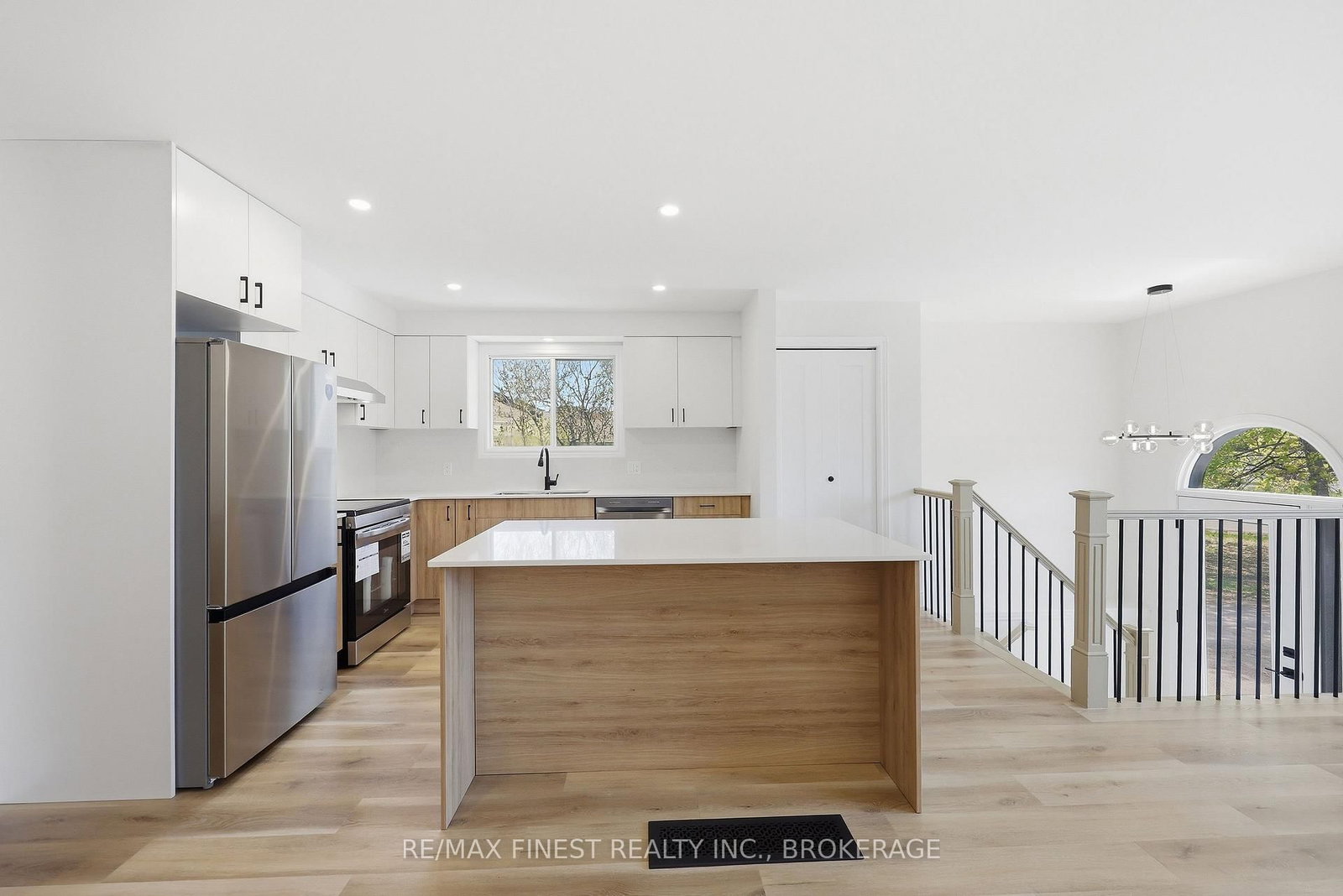 882 BEACONHILL Court • Kingston, ON photo 17