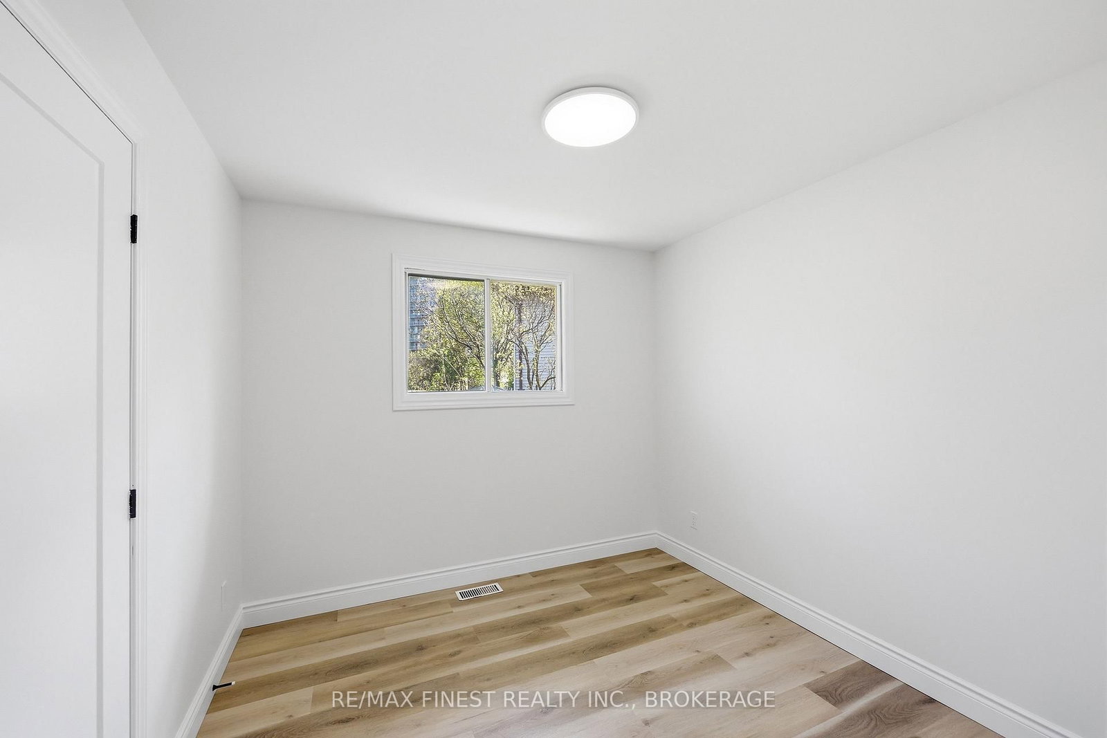 882 BEACONHILL Court • Kingston, ON photo 21