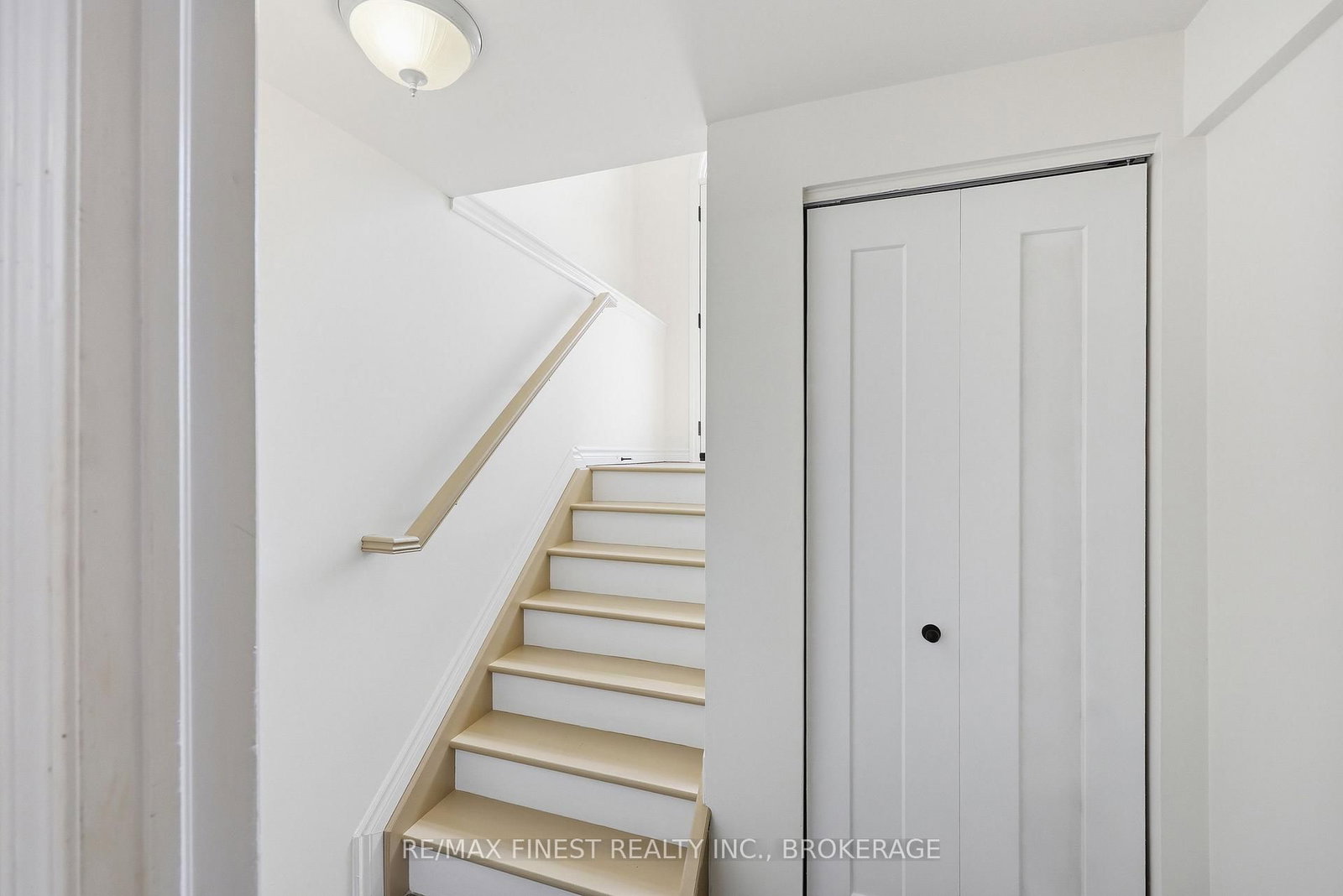882 BEACONHILL Court • Kingston, ON photo 28
