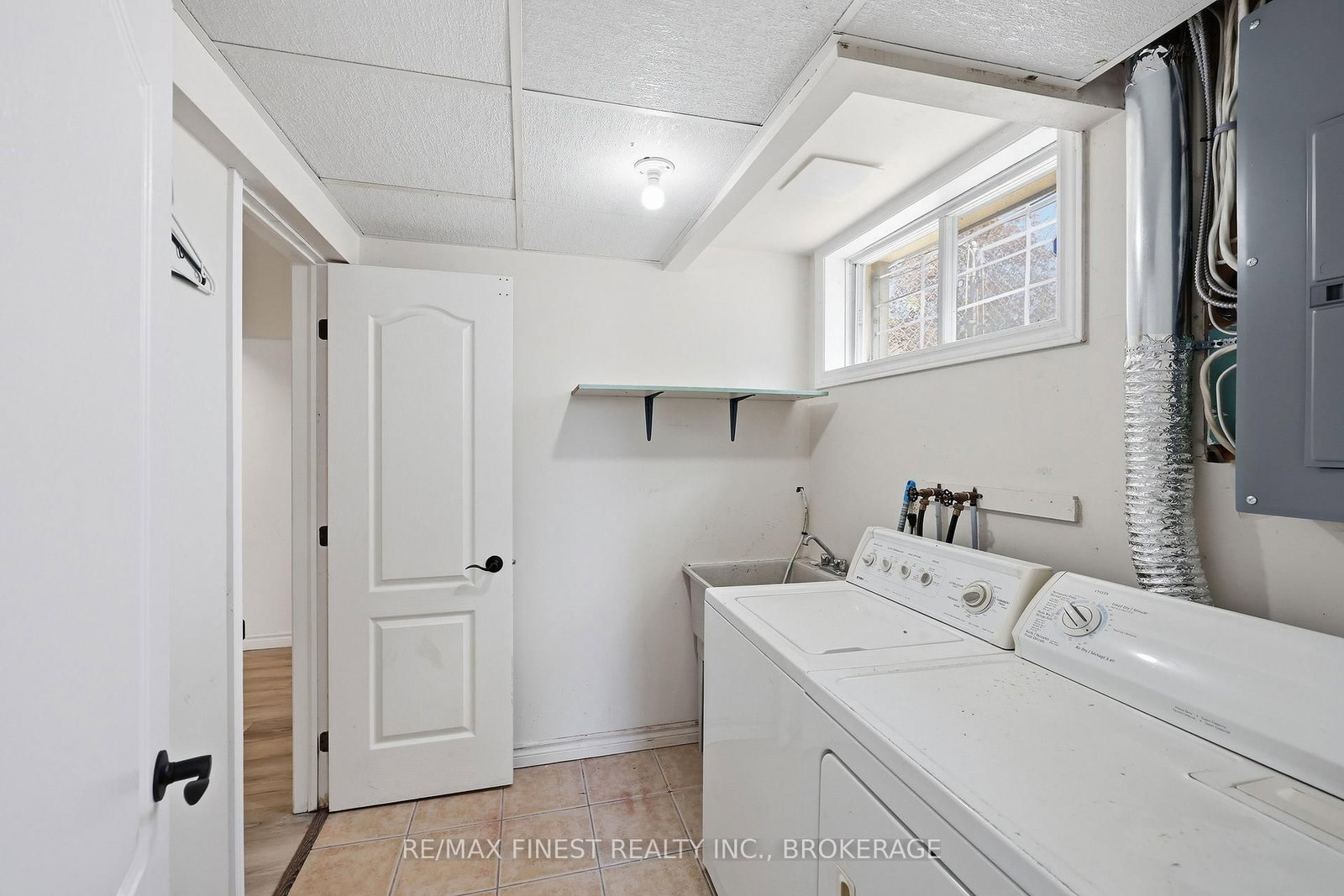 882 BEACONHILL Court • Kingston, ON photo 29