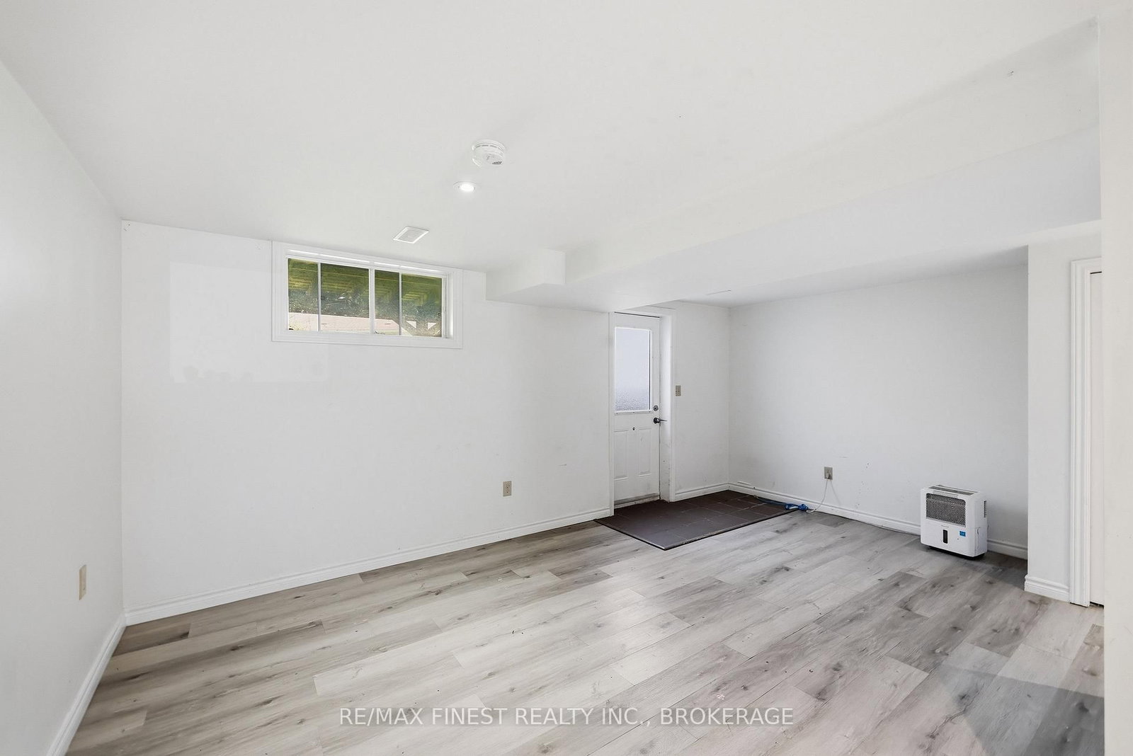 882 BEACONHILL Court • Kingston, ON photo 33