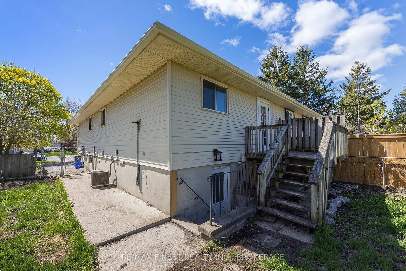 882 BEACONHILL Court • Kingston, ON photo 49