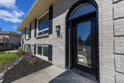 882 BEACONHILL Court • Kingston, ON photo 5