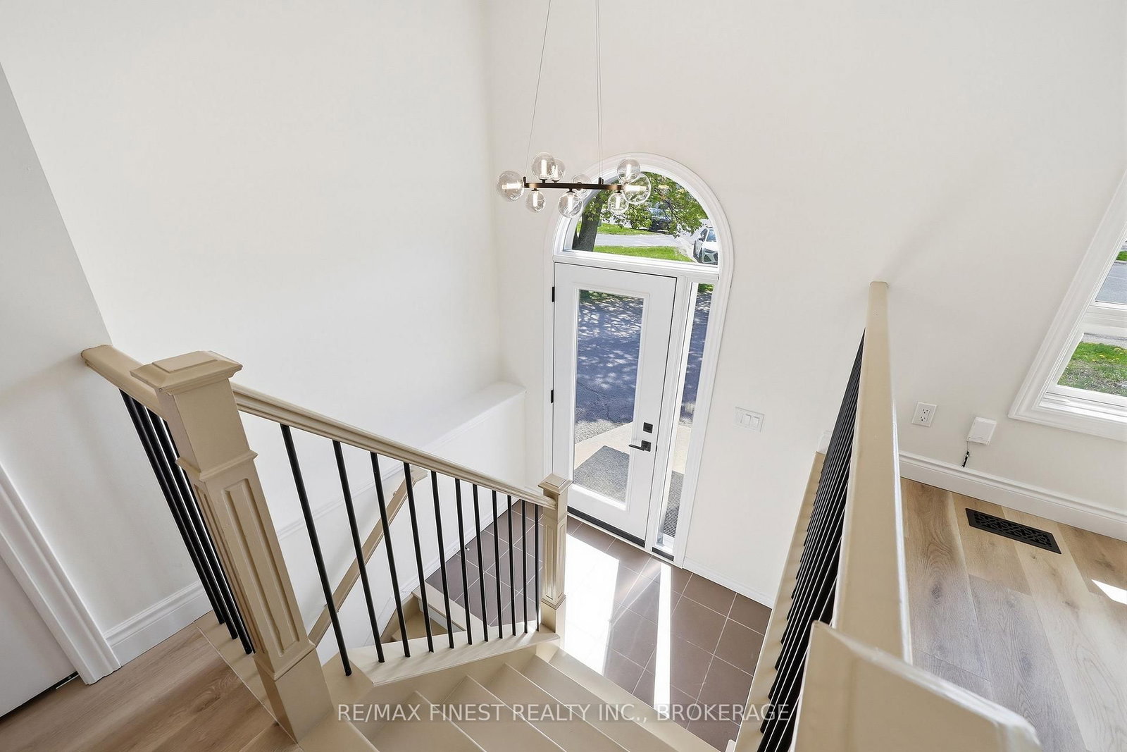 882 BEACONHILL Court • Kingston, ON photo 6