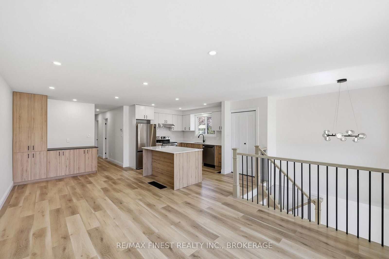 882 BEACONHILL Court • Kingston, ON photo 8