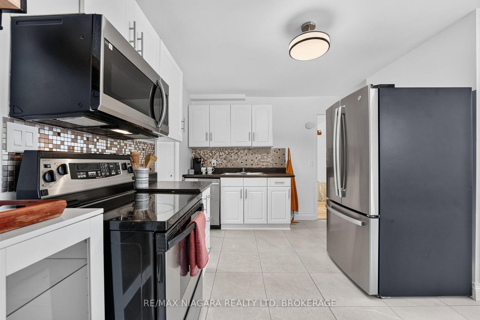 10 Churchill Avenue • Welland, ON photo 16