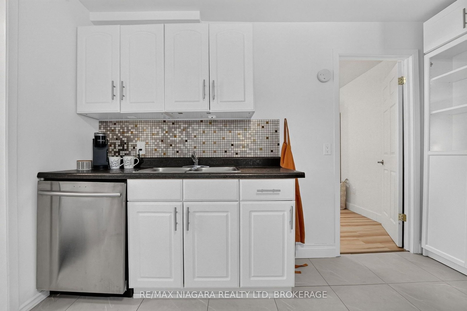 10 Churchill Avenue • Welland, ON photo 19
